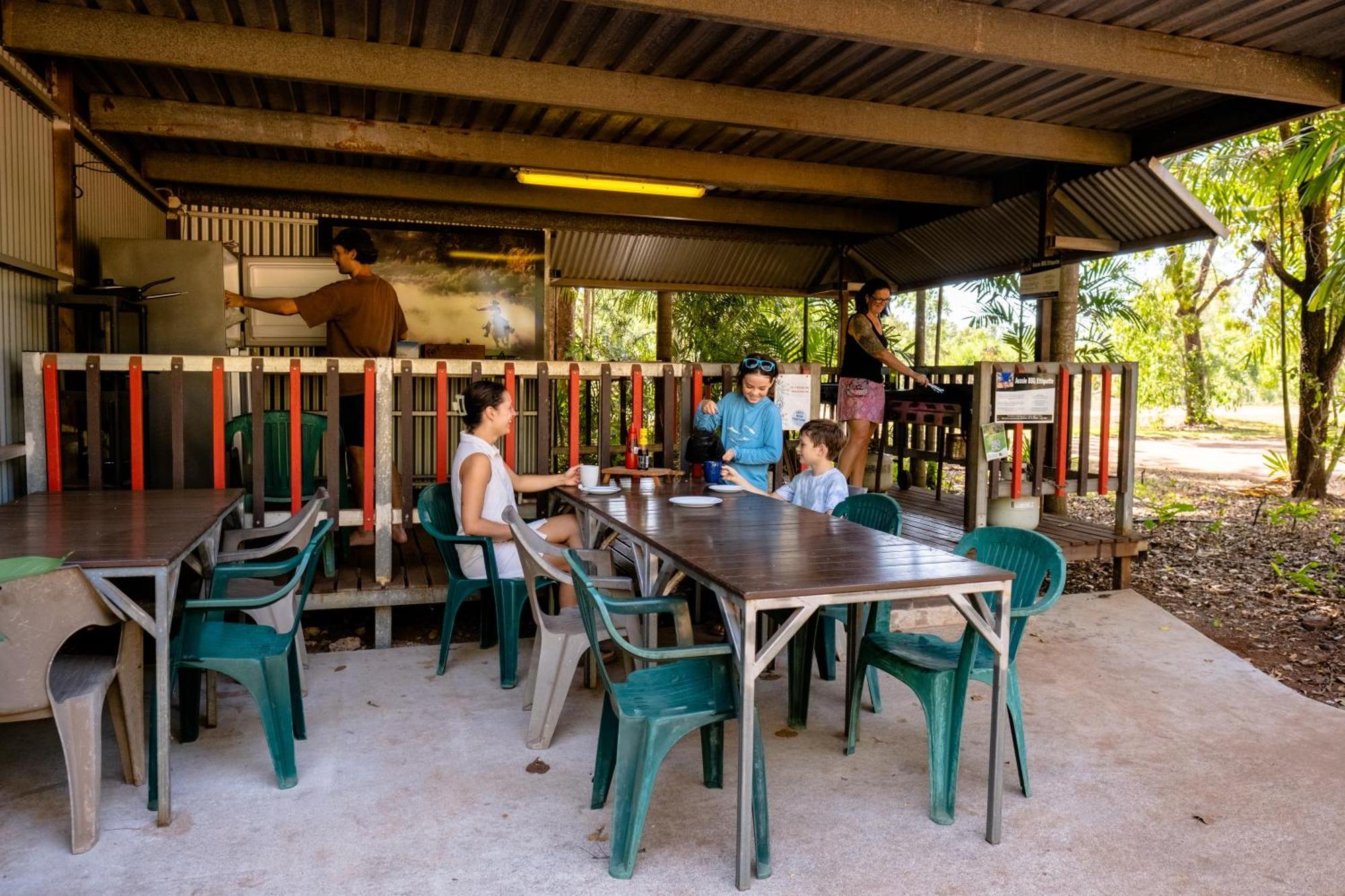 Litchfield Tourist Park Hotel Batchelor Екстериор снимка